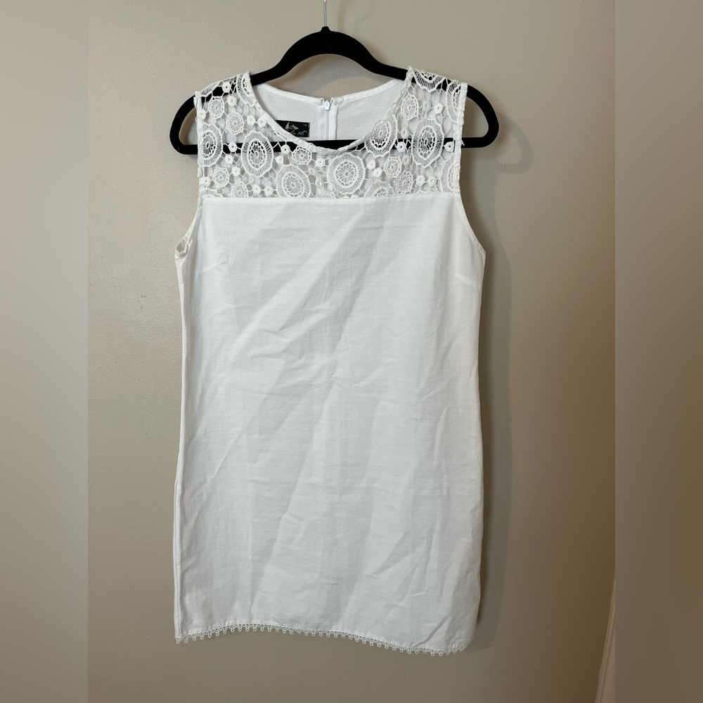 🤍 EUC White Dress with Delicate Embroidery Detail 🤍
